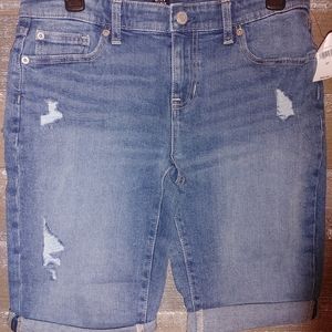 GAP Women's 9" Denim Bermuda Short, size 27R